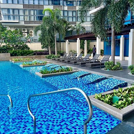 Hotel Vibe Condo At Uptown Parksuites Bgc Taguig Ngoại thất bức ảnh
