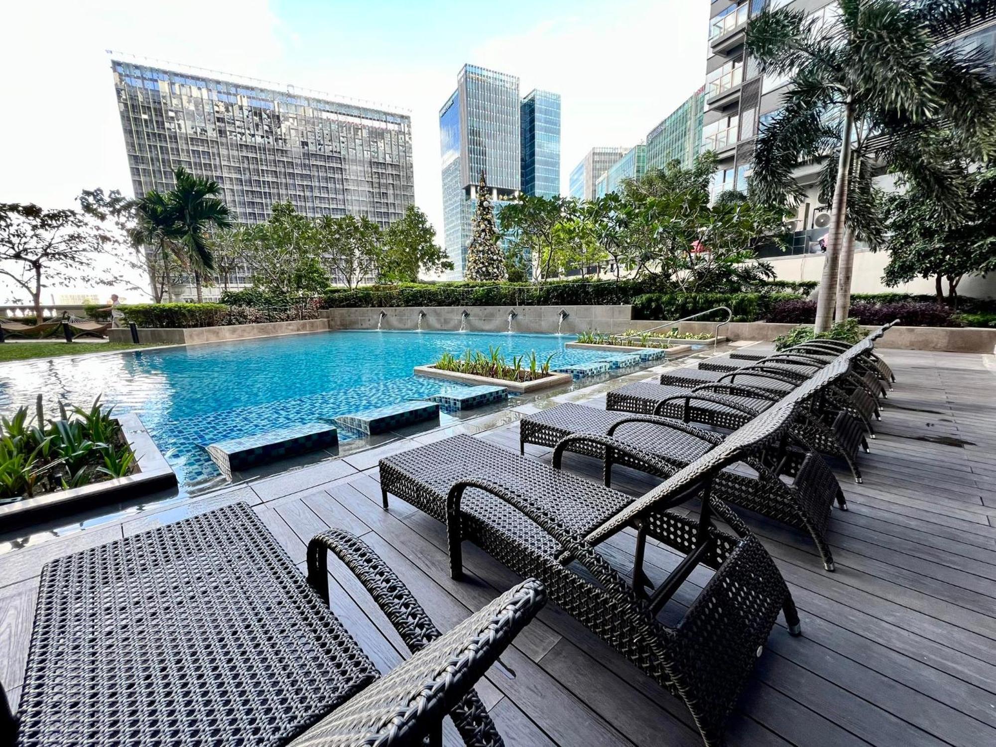 Hotel Vibe Condo At Uptown Parksuites Bgc Taguig Ngoại thất bức ảnh